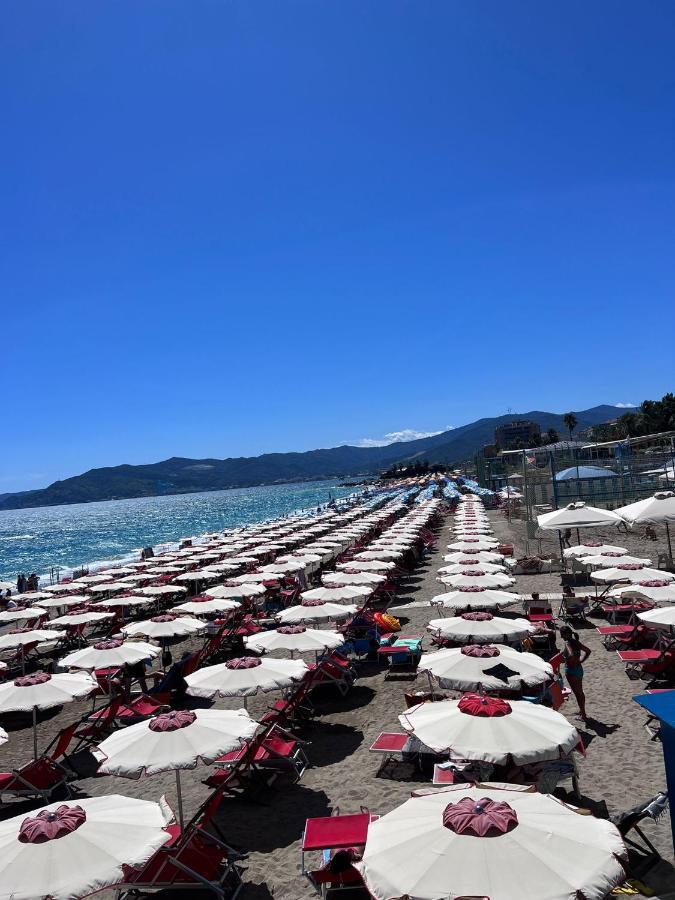 Savona Casa Per Vacanze E Lavoro Apartment Exterior foto